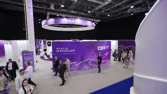 Общий вид стендов Сибирской венчурной ярмарки в первый день