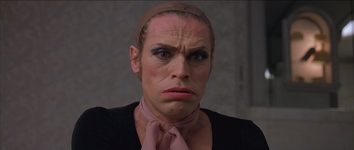 Кеннет Брана, Патрик Суэйзи, Сильвестр Сталлоне, Билл Мюррей, Майк Майерс, Кевин Спейси и Роберт Де Ниро рассматривались на роль Смекера. 