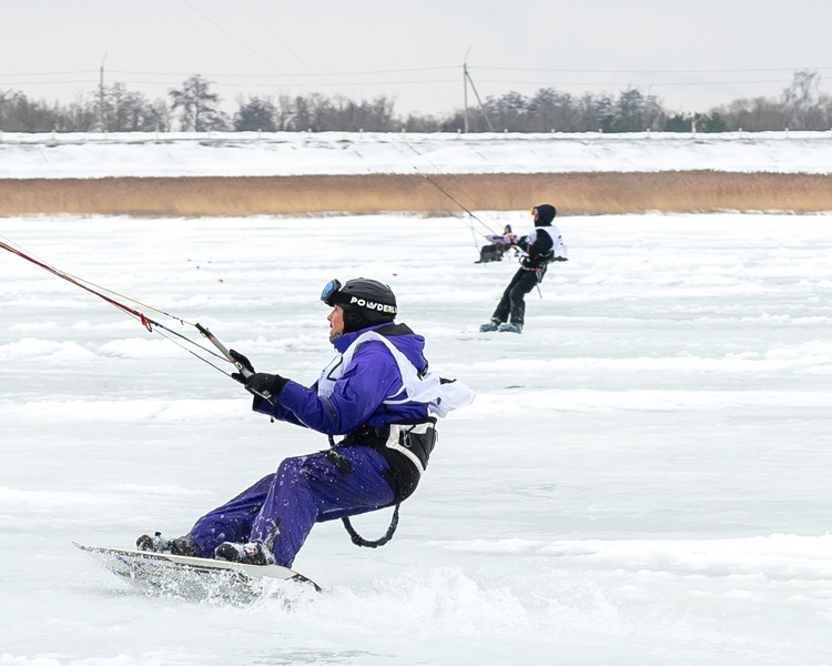     На Курском водохранилище прошёл Кубок Черноземья по сноукайтингу