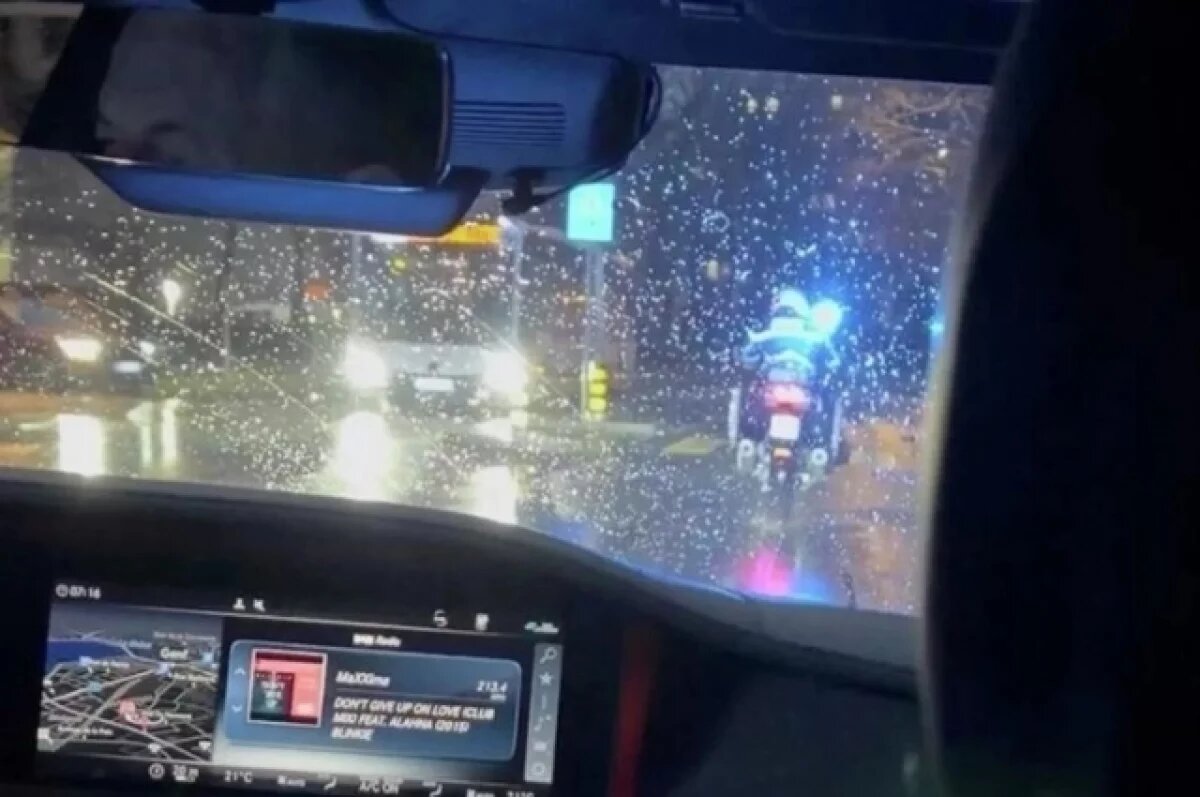    Глава РФПИ Дмитриев поделился фото из машины с песней «Ночи в Женеве»