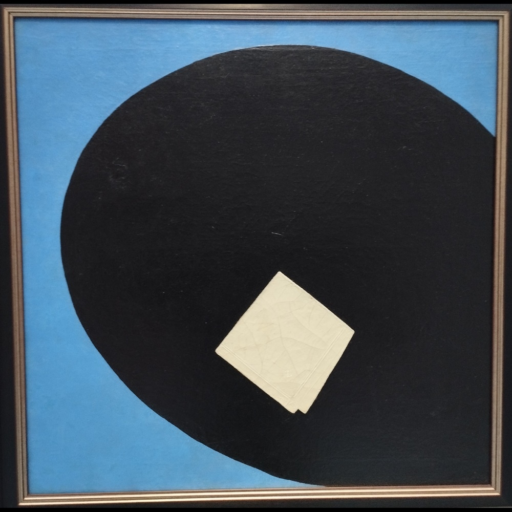 "Платок на столе", Алексей Левин, 1920 год. Картина с выставки «Архетипы авангарда» Третьяковской галереи. Фото автора канала "Евгений Круглов Версия 2.0". 