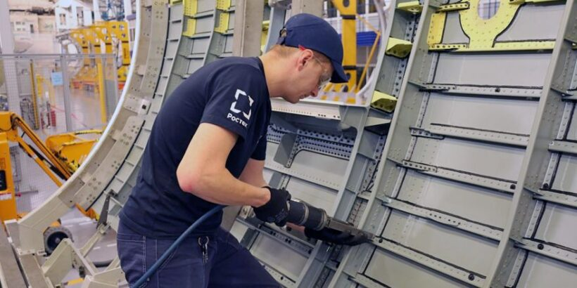 Сборка отсеков фюзеляжа