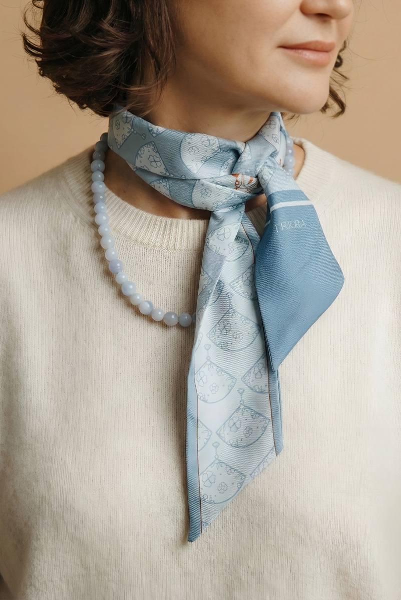 Бренд TRIORA, коллекция Япония: колье из голубого агата, дизайнерская брошь "Японский веер" и шелковый шарфик Твилли