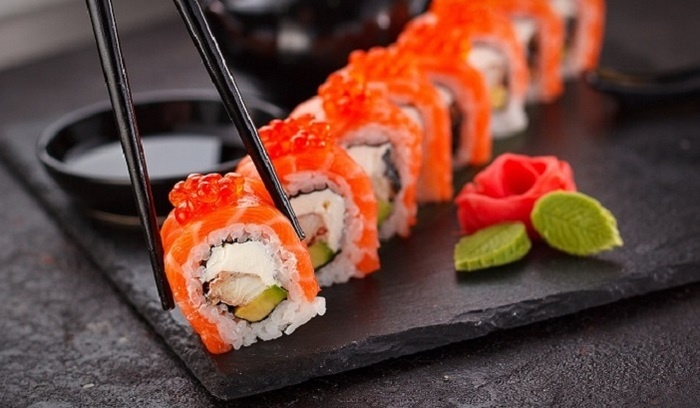    Эксперт Кузьмин спрогнозировал дальнейший рост цен на суши и роллы