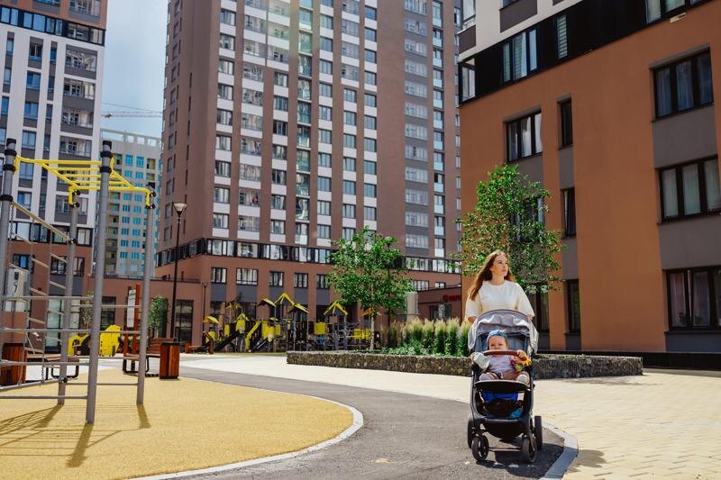    Фото пресс-службы АО СЗ «РСГ-Академическое» / Мама с коляской