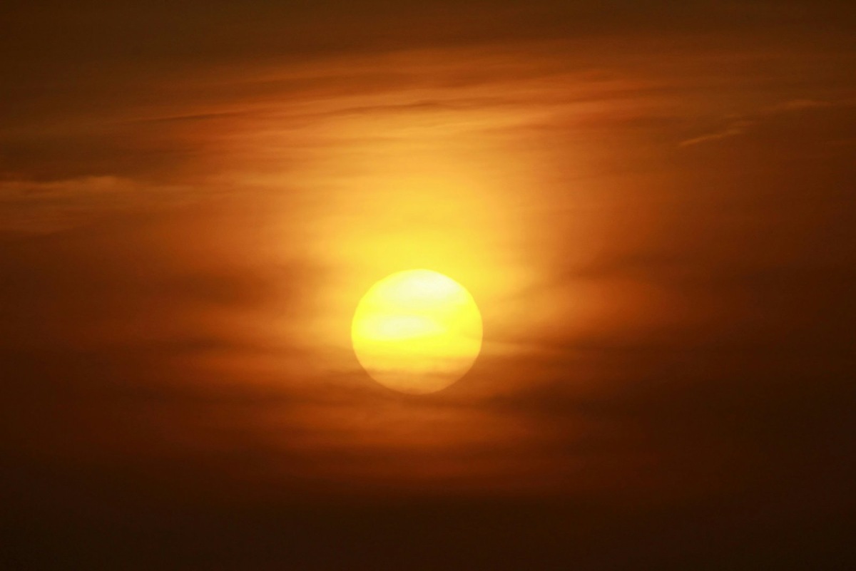    Солнце проявляет необычную активность