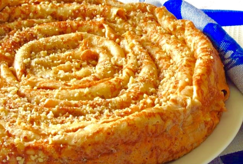 Закусочный торт с морковными блинчиками, штрейзелем и сырно-ореховой начинкой.