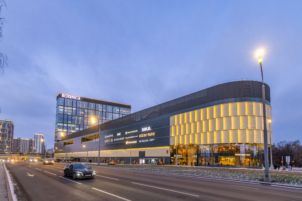 Торгово-офисный центр BOTANICA у метро "Ботанический сад".