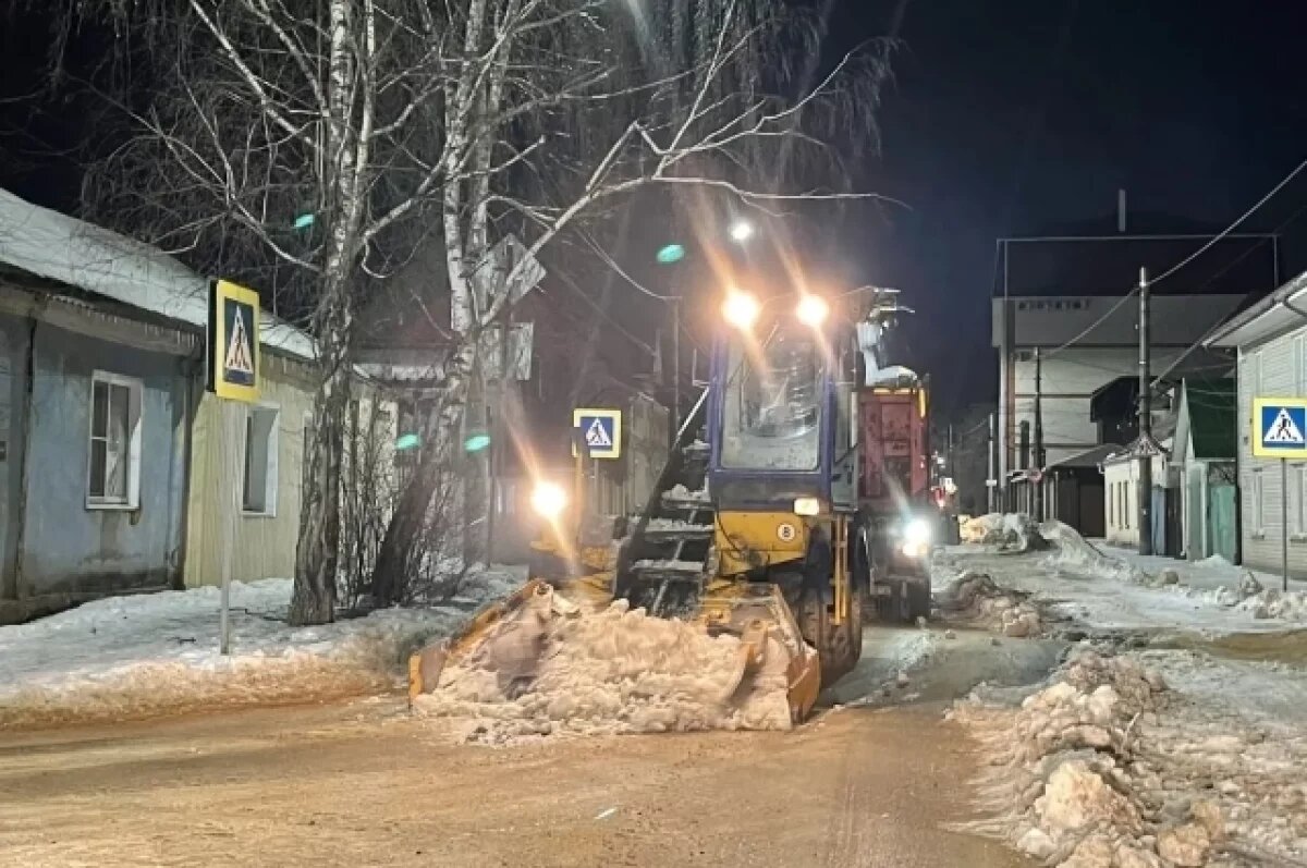    На борьбу с непогодой на улицы Воронежа вышли 235 единиц техники