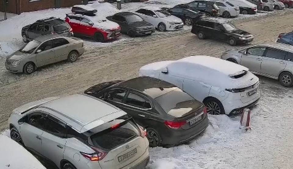    Момент аварии. Скриншот видео Госавтоинспекции Барнаула