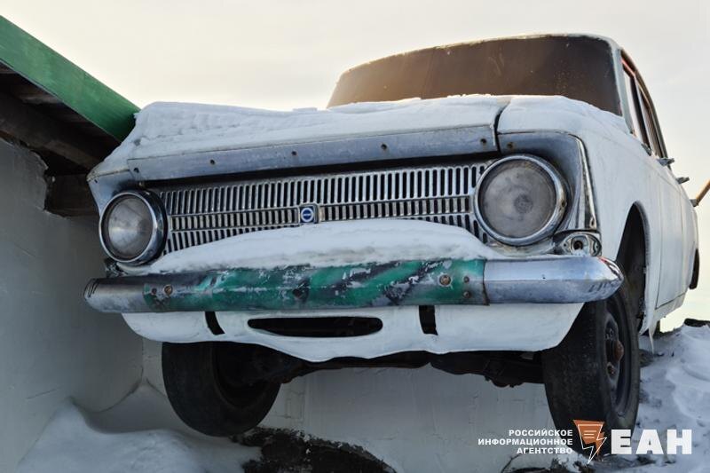    ЕАН. Старый автомобиль «Москвич»