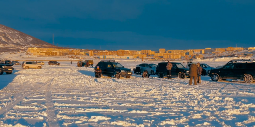 Запрет на выезд и выход на лёд в Магадане продолжает вызывать споры – рыбаки предлагают альтернативы, спасатели предупреждают о рисках