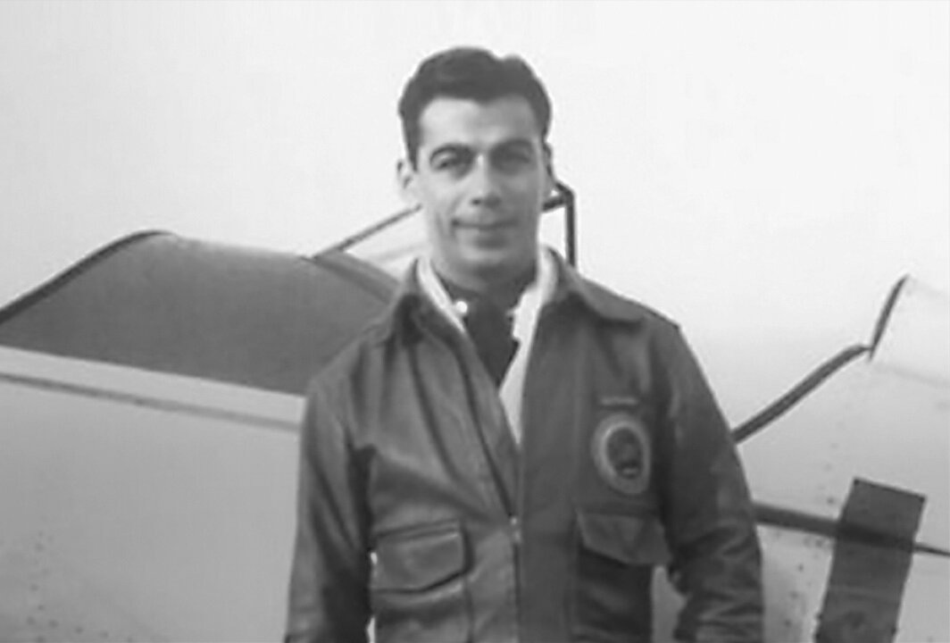    В 1936 году Кирк Керкорян оказался на борту самолета и влюбился в авиацию. Фото: spyurk.cyou