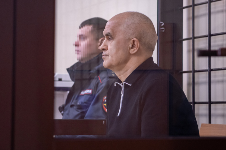    Напомним, Камаев заключил досудебное соглашение, а в ходе допросов дал показания на экс-главу Актанышского района Энгеля Фаттахова, который сегодня находится в СИЗО.   
Фото: «БИЗНЕС Online»