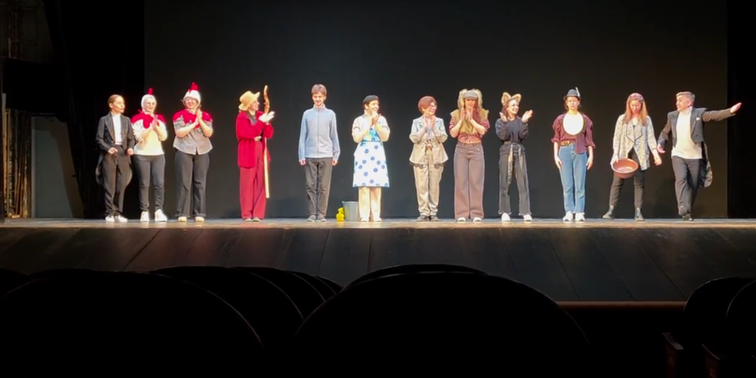 Иммерсивный спектакль «Дом, который построил Джек» представили в Магаданском театре муздрамы (6+)