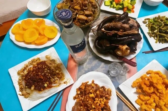    Застолья приветствуются