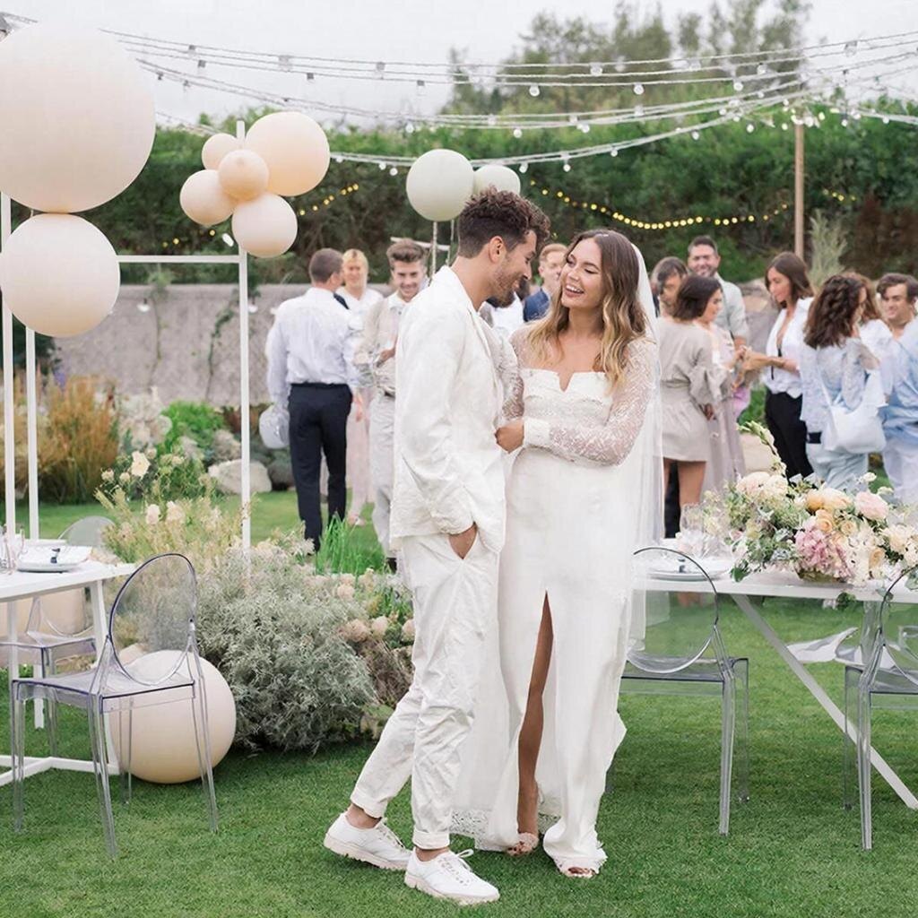 Сейчас свадебные традиции в большинстве своем ушли в прошлое, особенно в крупных городах.