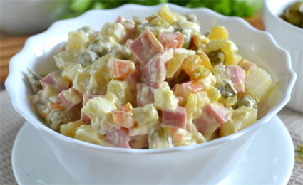 Вот он, участник всех застолий...