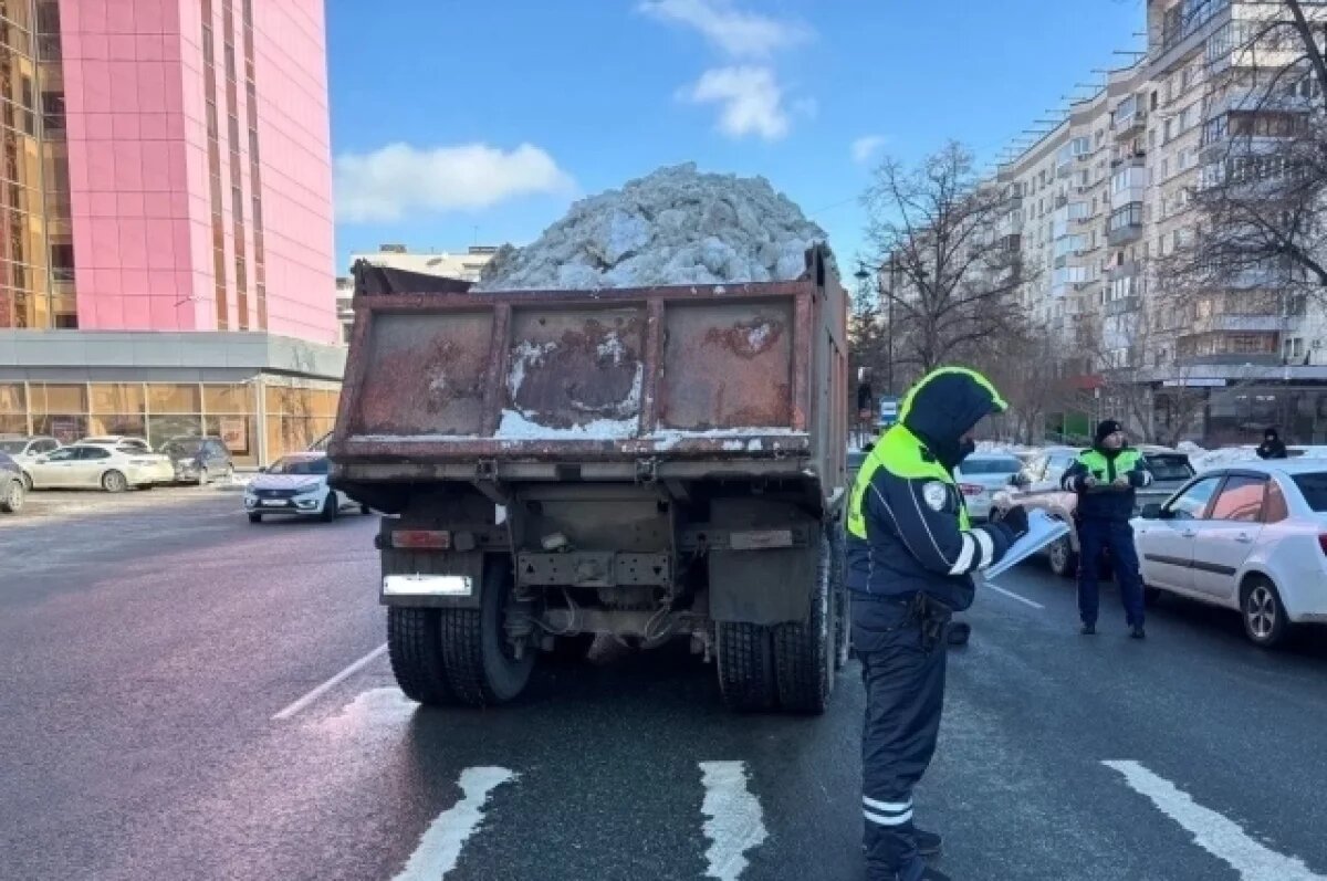    В Самаре КАМАЗ со снегом насмерть сбил женщину на пешеходном переходе