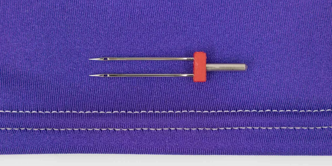 Как использовать двойную иглу на домашней швейной машинке: инструкция для новичков