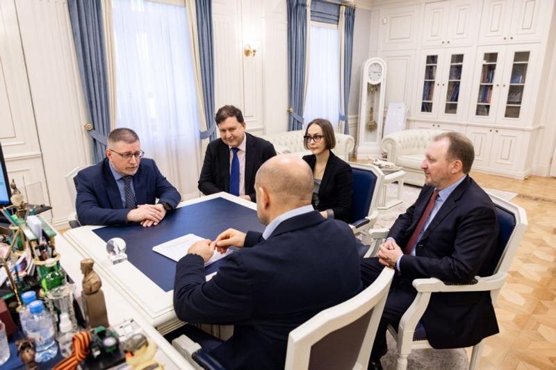    Фото пресс-службы полпредства в УрФО. Переговоры