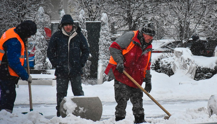 Снежная зима - вызов и для граждан, и для коммунальщиков. Фото: 1MI