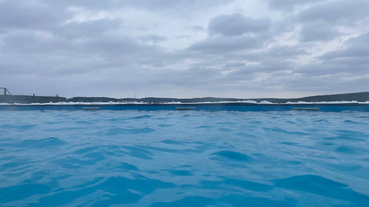 Теплый бассейн с артезианской водой 