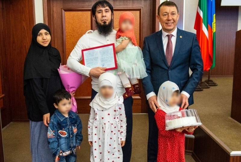 "Всё от Аллаха": новое жилье семьи мигрантов будет с решетками. Суд идет