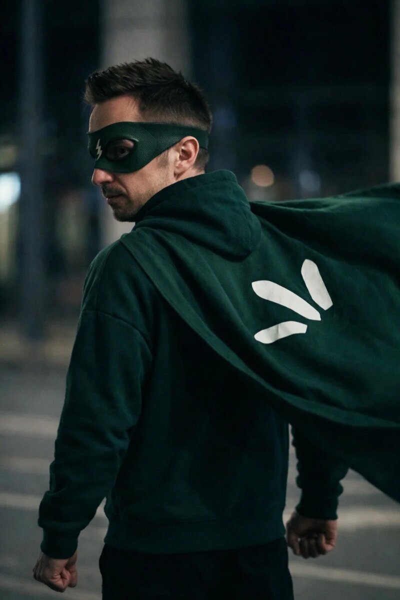 Сгенерированное изображение, чтобы сохранить анонимность героя.