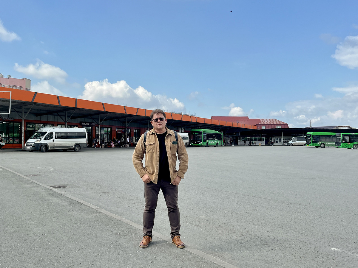 Алексей Решетун на автовокзале Копейска
