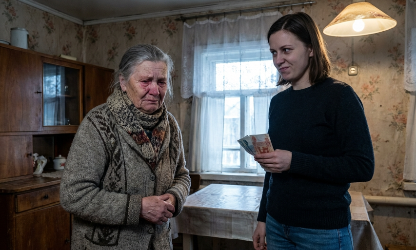 Дочь забирала у старушки-матери почти всю пенсию. Часть 1
