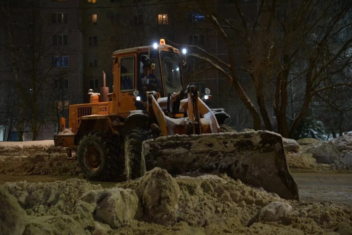    Стало известно, какие улицы Смоленска убирают от снега 17 февраля
