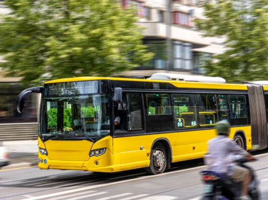    автобус // фото: freepik.com