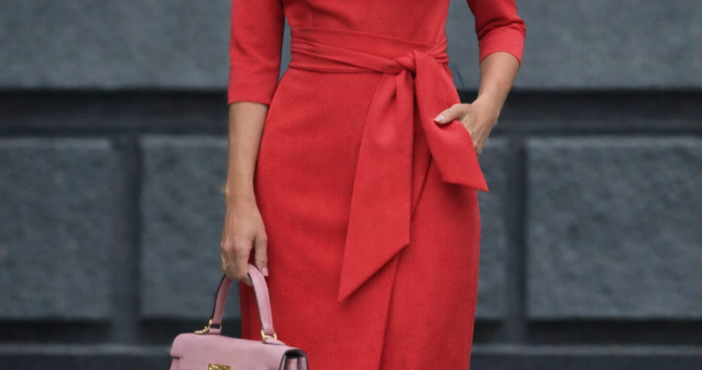 9 романтичных платьев 50+ на весну-2026: какие фасоны создают женственный и современный образ