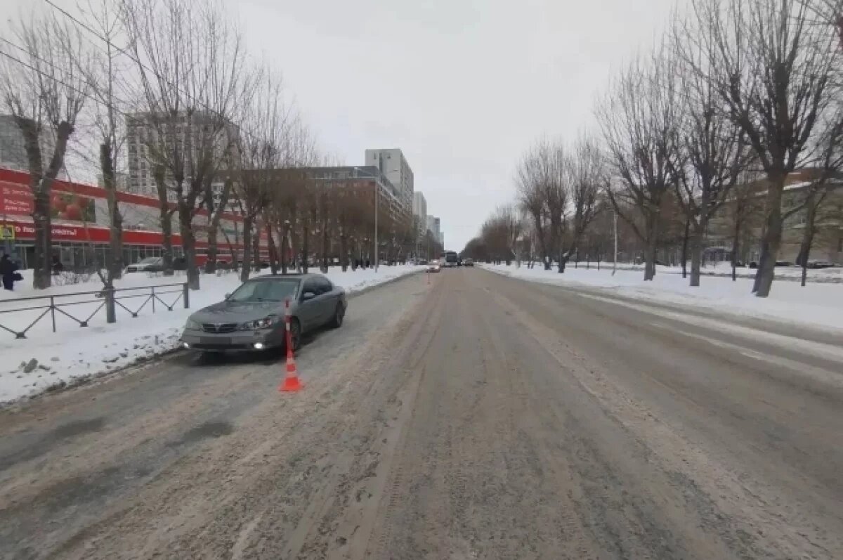    В Тюмени женщина с ребенком оказались под колесами легковушки