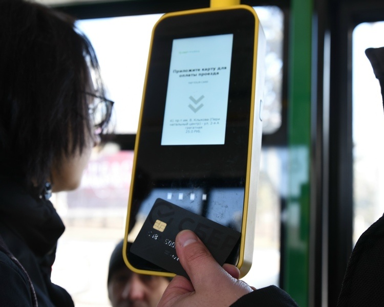     Куряне используют чужие проездные карты в транспорте