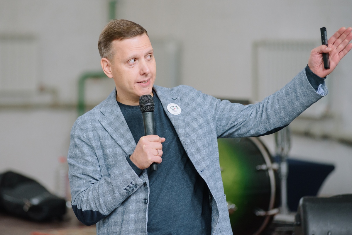 Дмитрий Хохлов, директор по развитию Центра "Охрана трцда". 📘 Вам интересно было бы целенаправленно развивать культуру безопасности? Нам интересно было бы вам в этом помочь!