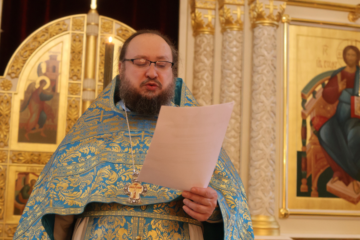 Слушаем о Празднике, о дне православной молодежи. 