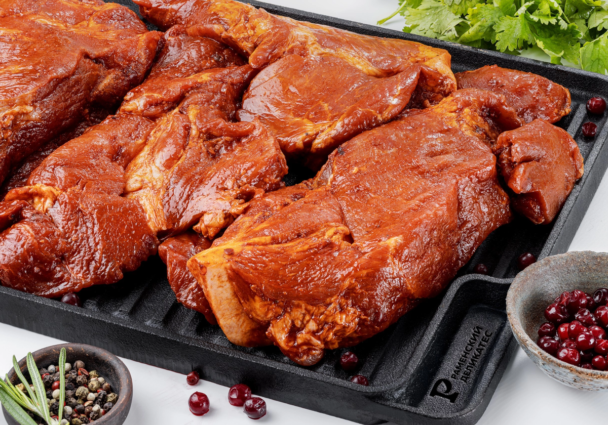 Шейка свиная в ягодном соусе. Источник изображения: ramen.ru