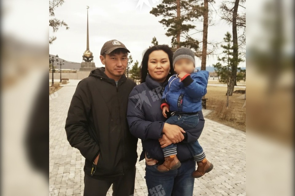    Рашид, Анна и их младший сын. Фото: архив семьи.