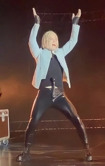 Фото: скриншот видео с выступления артиста