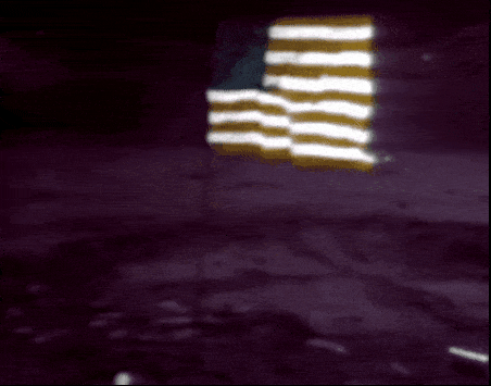 Флаг колышется (ускоренно в 2,4 раза)