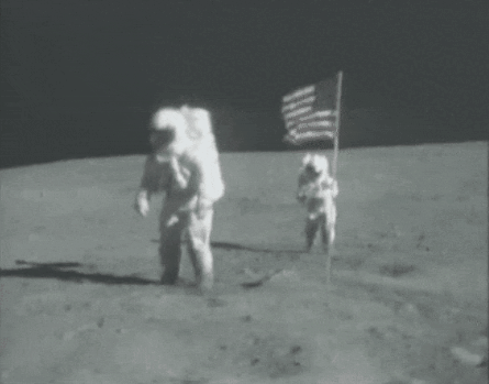 Флаг колышется (ускоренно в 2,4 раза)