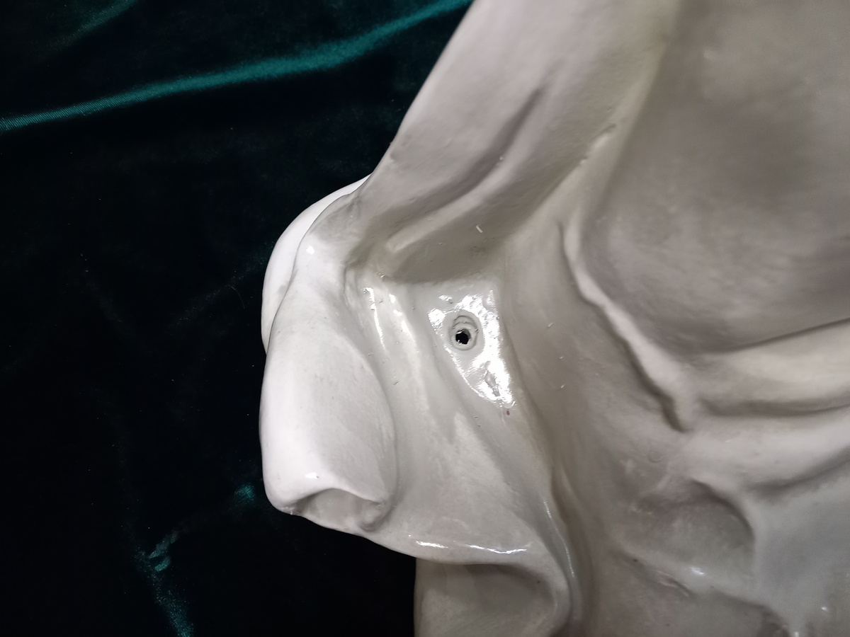 Отверстие для крепления изделия. Фото из архива Мастерской скульптора «Галатея»