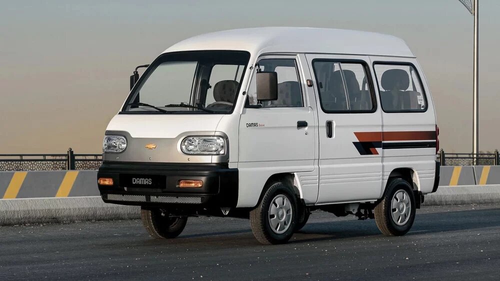 Которая, кстати, до сих пор производится и стоит от 93 156 000 до 96 449 000 сумов (588–609 тысяч рублей).