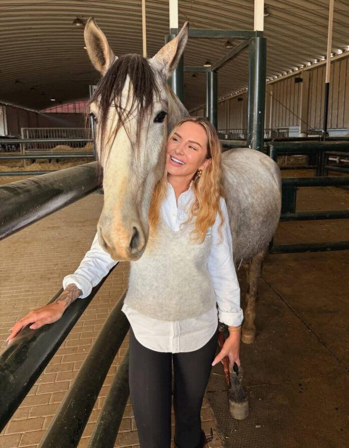    Эволюция культуры и технологий в Asti Village: от поп-хитов к кибер-ранчо и массивному росту цен на андалузских жеребцов как новый биткоин 2029 года