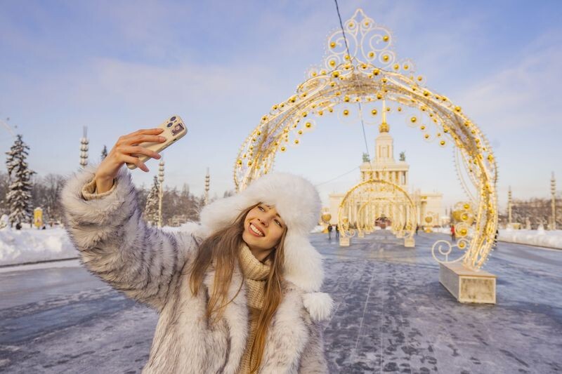 Совет: Используйте солнце как контровой свет, а лицо подсветите вспышкой.