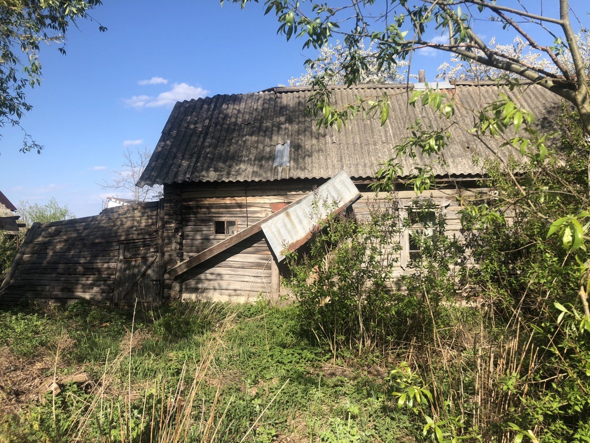 Заброшенный дом предков в Трубчевском районе Брянской области.
