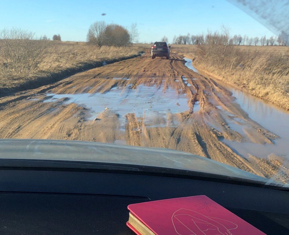 Дорога к храму служения предков в Ярославской области.