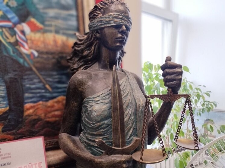     Санкт-Петербургский городской суд не стал менять приговор по делу о сожжении российского паспорта. Фото: архив МК в Питере.